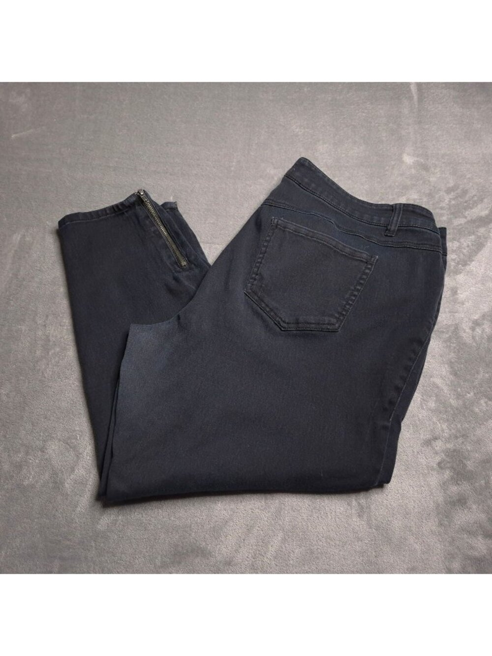 Torrid Womens Black Cropped Skinny Jeans 18S Mid Rise Stretch Zipper Detail